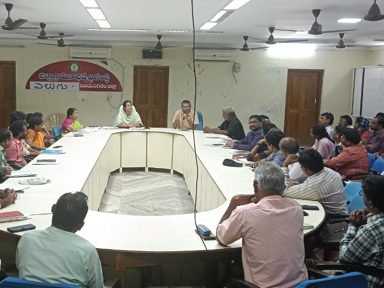 ‘నీటి సంరక్షణ పనులకు ప్రాధాన్యత ఇవ్వండి’