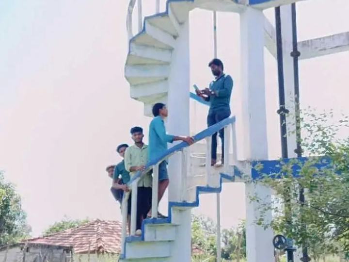 “ఈ కేవైసీ చేయాలంటే.. వాటర్ ట్యాంక్ ఎక్కాల్సిందే”