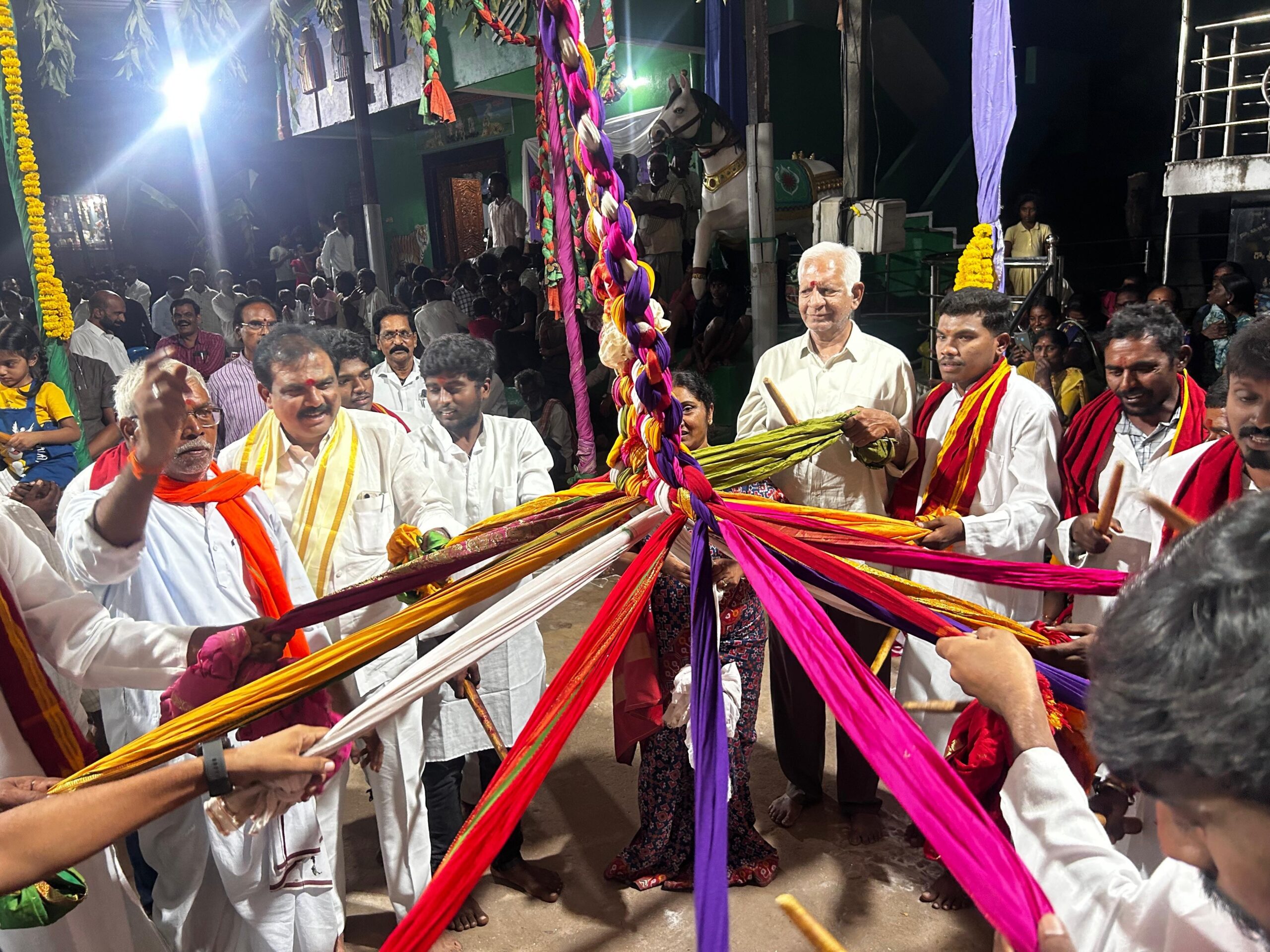 ‘జడ కొప్పులాటలో పాల్గొన్న MLA’