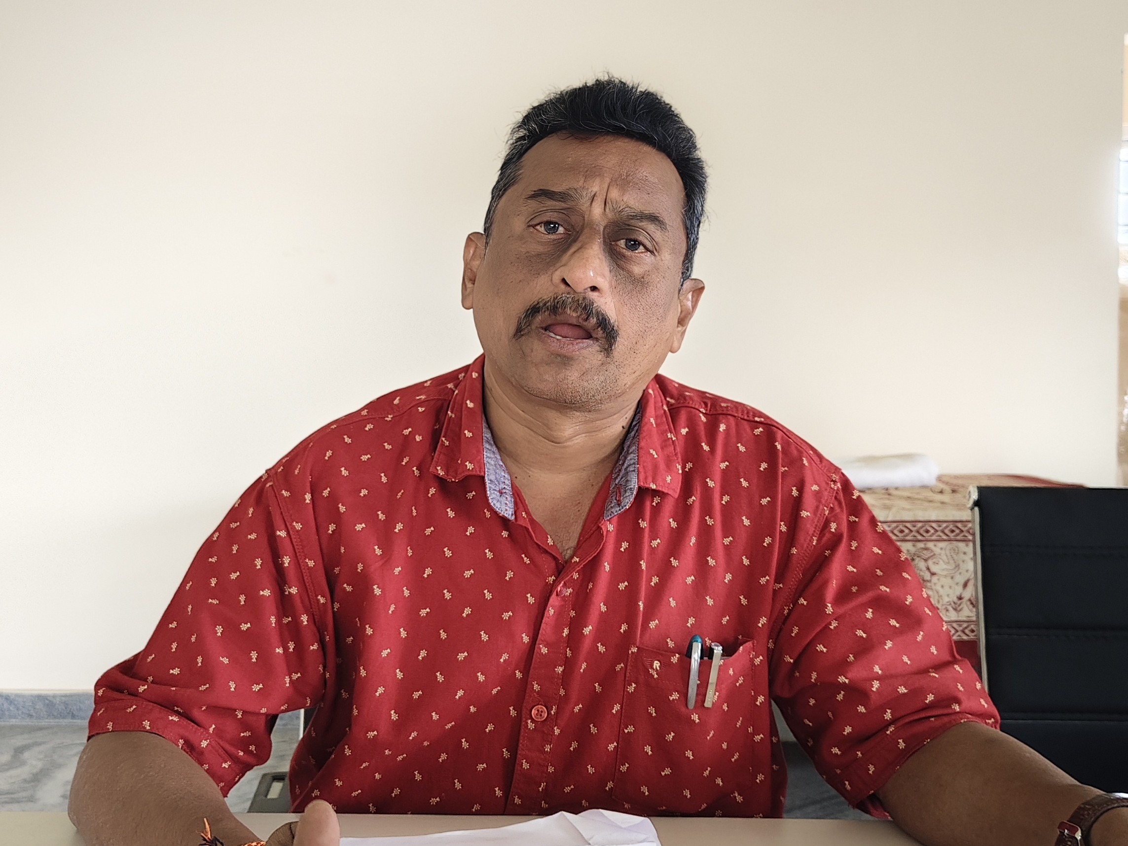 కరెంటు పట్ల ప్రజలు జాగ్రత్తగా ఉండాలి: EE శ్రీనివాసమూర్తి