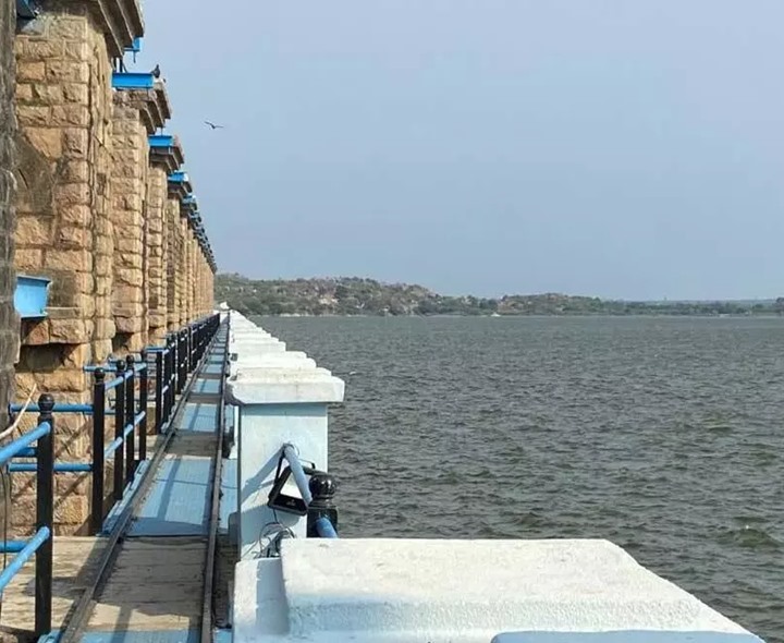 జంట జలాశయాలకు చేరుతున్న వరద నీరు