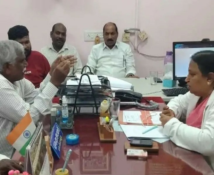‘నిర్లక్ష్యం చేస్తున్న వైద్యులపై చర్యలు తీసుకోవాలి’