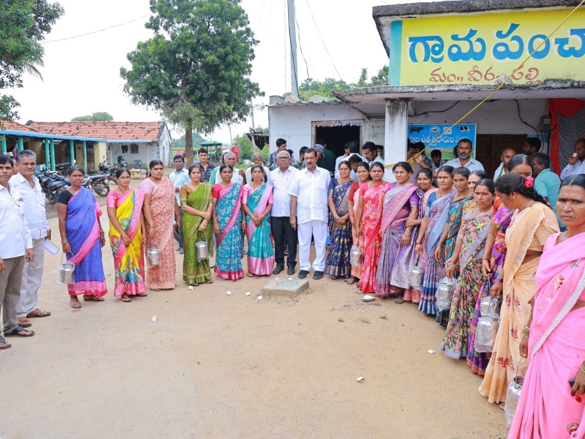 ‘మహిళలు పాడి పరిశ్రమపై దృష్టి సారించాలి’