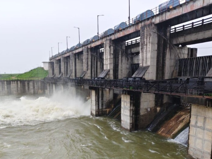 గడ్డెన్న సుద్దవాగు ప్రాజెక్టు ఓ గేటు ఎత్తివేత