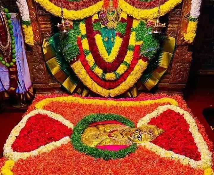 బల్కంపేట ఎల్లమ్మ ఆలయంలో ప్రత్యేక పూజలు