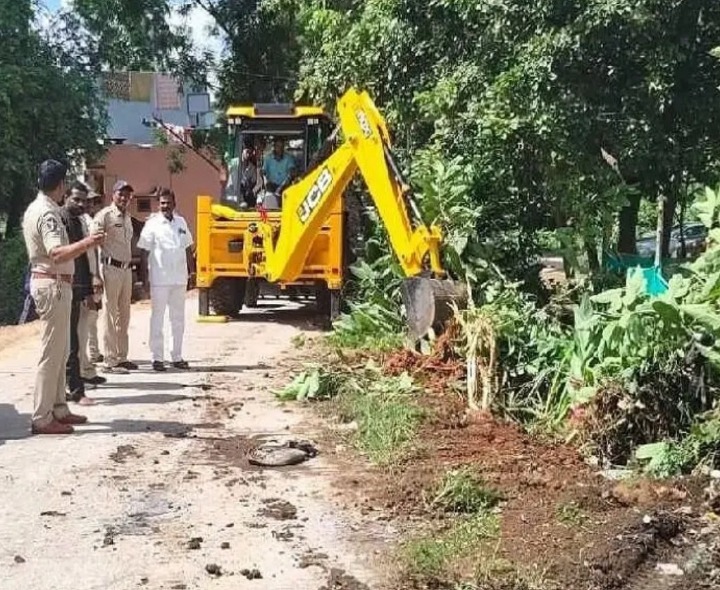 జంగిల్ క్లియరెన్స్ పనులు చేయించిన ఎస్ఐ