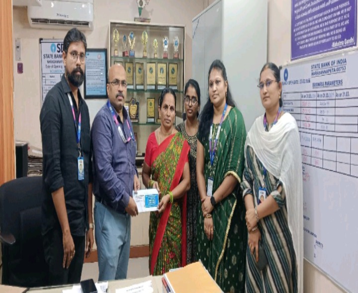 మాజీ సైనికుని కుటుంబానికి ప్రమాద భీమా అందజేత