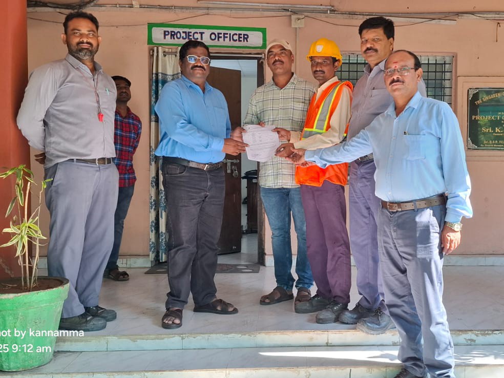 12 మంది ఉద్యోగులకు పదోన్నతి పత్రాలు అందజేత