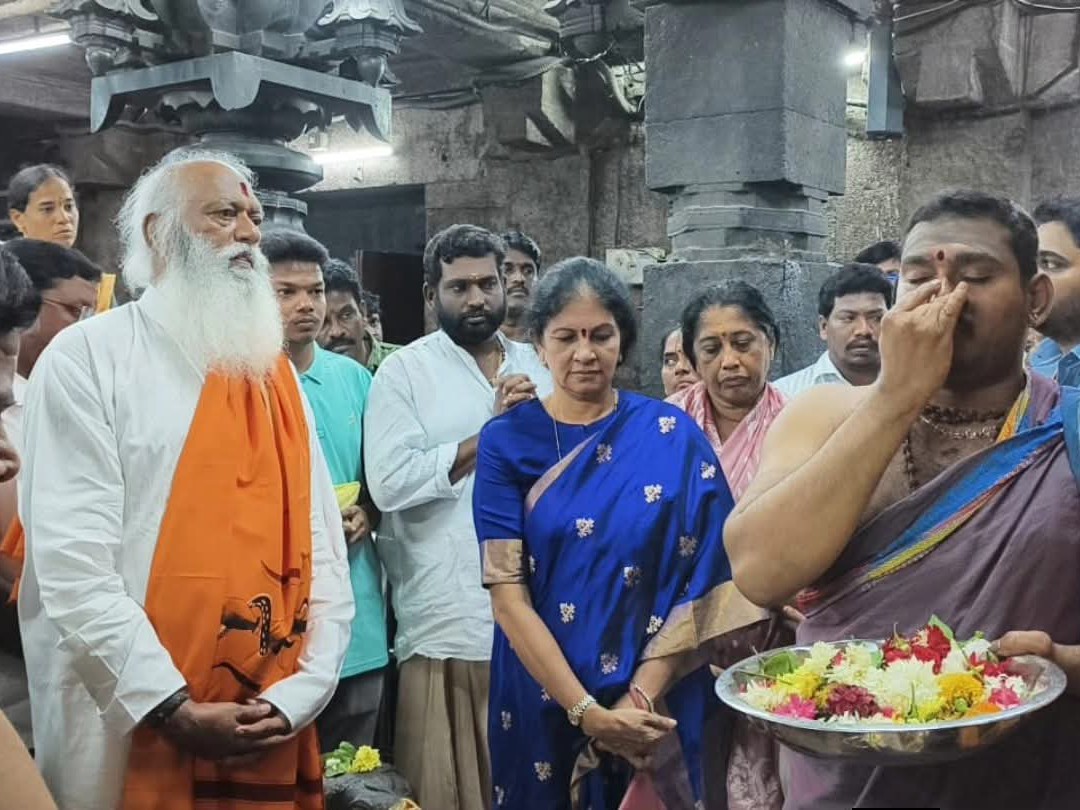 బుగ్గ రామలింగేశ్వర స్వామి సన్నిధిలో జేసీ దంపతులు