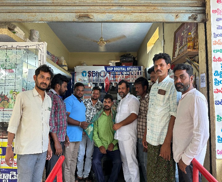 ప్రెస్‌క్లబ్ అధ్యక్షుని సత్కరించిన BRS నాయకులు