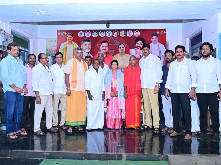 పిట్టలవానిపాలెంలో పీఏసీఎస్ సభ్యుల ప్రమాణ స్వీకారం