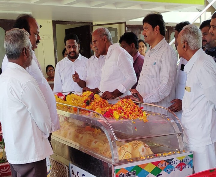నాగేశ్వరరావు మృతికి ఎమ్మెల్యే నివాళి