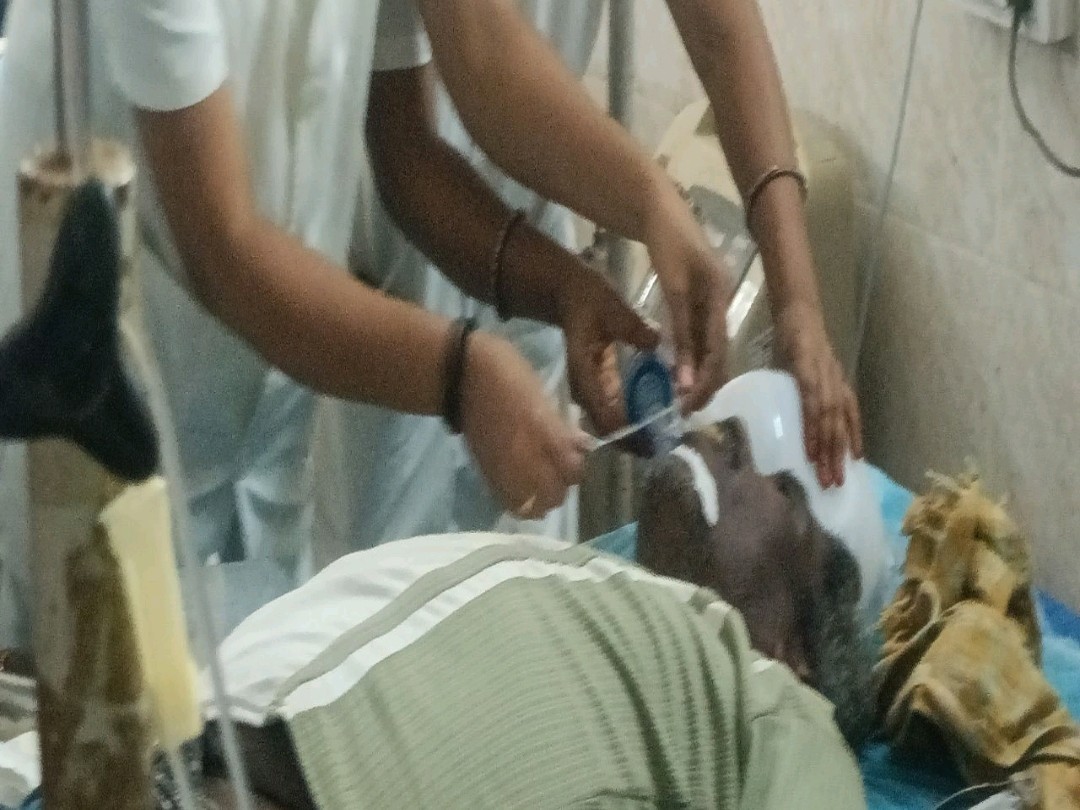 నాగుపాము కాటుతో రైతుకు విషమ పరిస్థితి