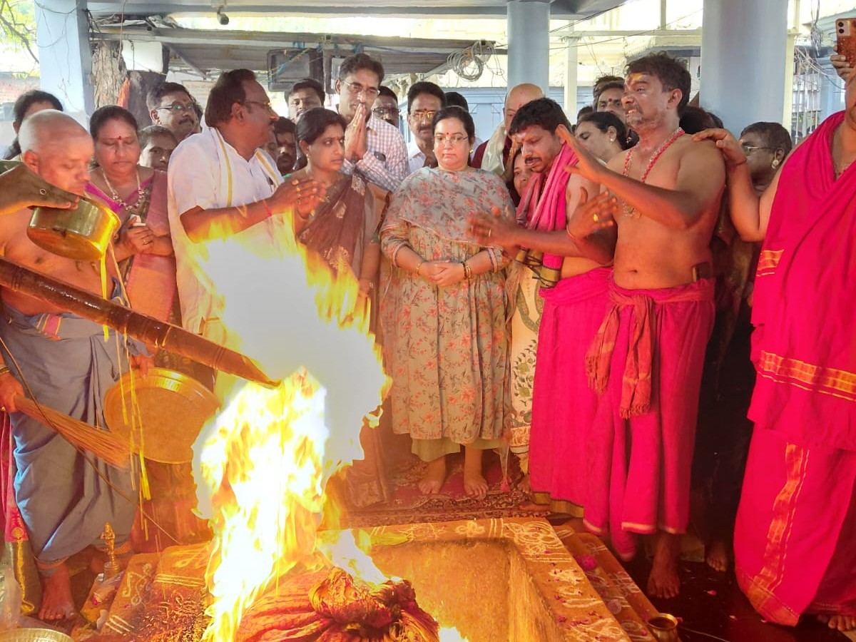 ఘనంగా శ్రీ పైడితల్లి అమ్మ వారి చండీహోమం