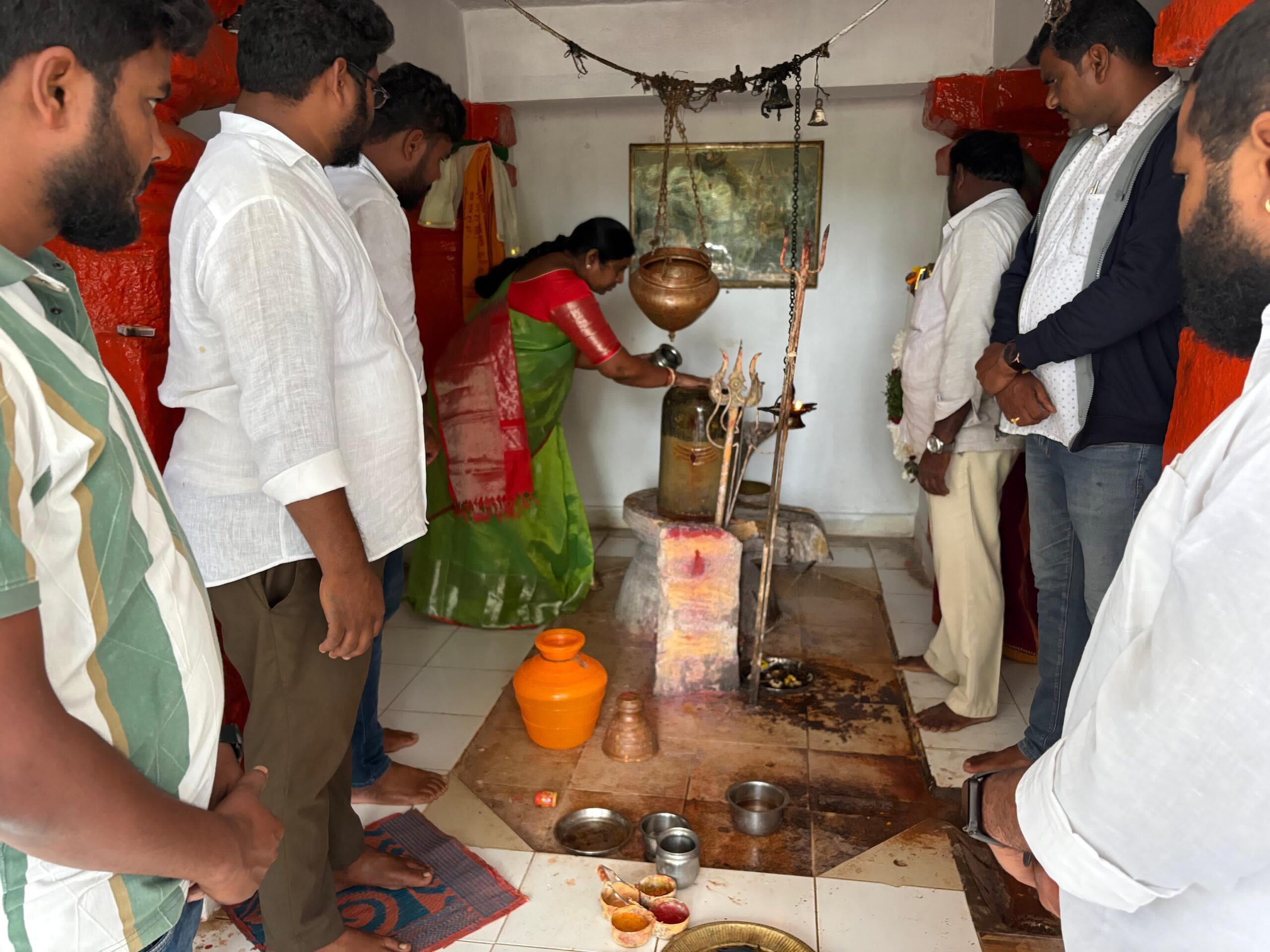 లింగమయ్య స్వామిని దర్శించుకున్న ఎమ్మెల్యే