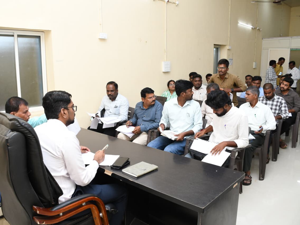 గైర్హాజర్‌పై కలెక్టర్ ఆగ్రహం