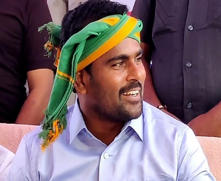 వైసీపీ మాజీ ఎమ్మెల్యేపై కేసు నమోదు