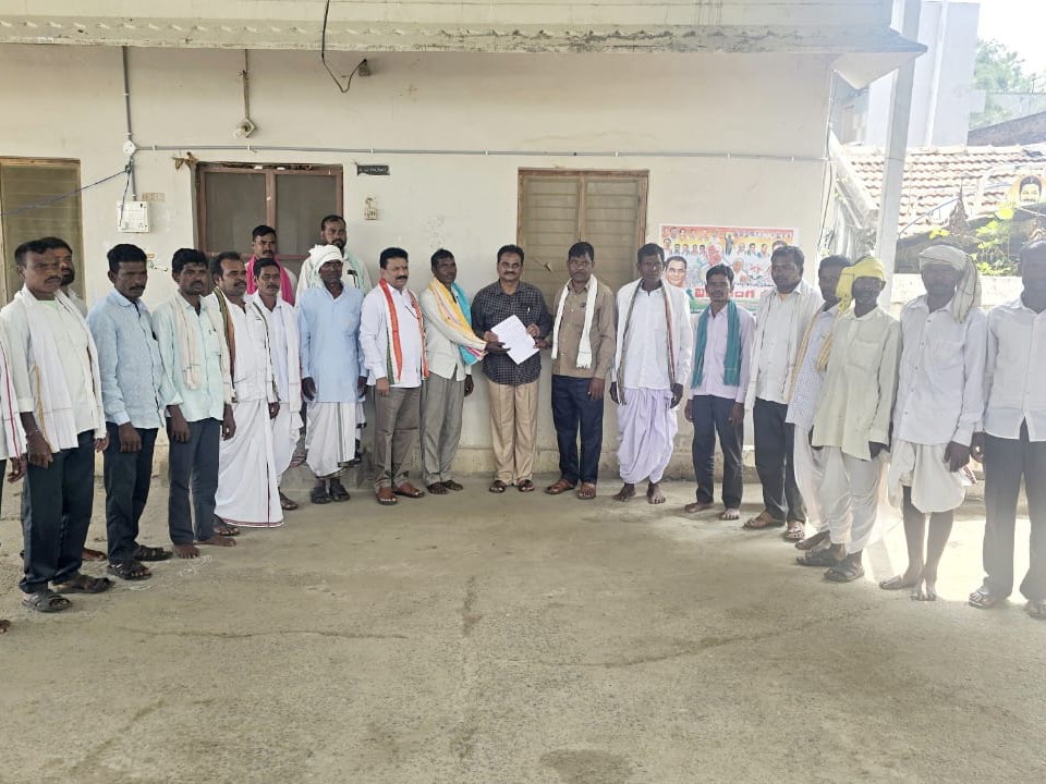 గ్రామపంచాయతీ సమస్యలు పరిష్కరించాలని వినతి