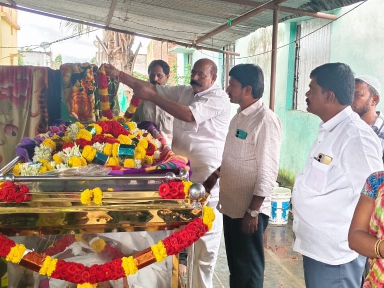 గోరంట్లలో టీడీపీ కార్యకర్త భార్య మృతి