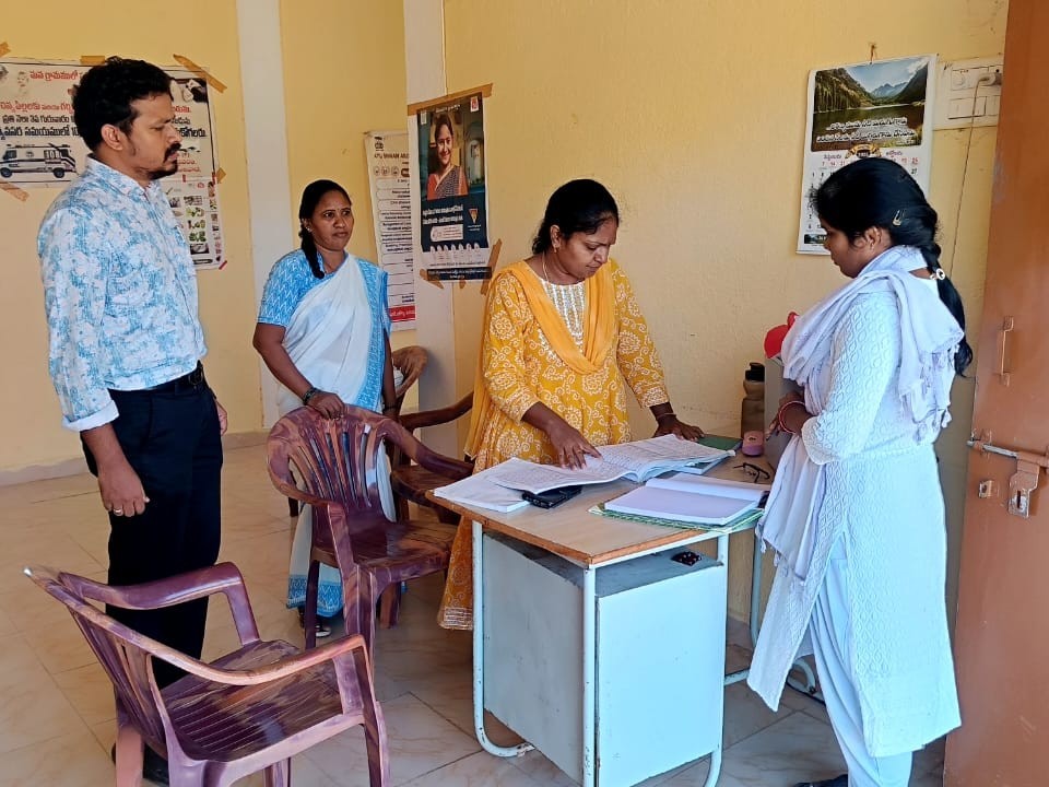 ‘ఎప్పటికప్పుడు రికార్డుల్లో నమోదు చేయాలి’