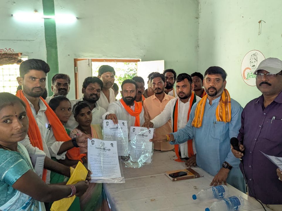 ‘లబ్ధిదారులు ఇంటి నిర్మాణ పనులు మొదలు పెట్టాలి’