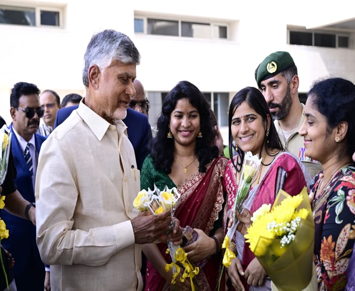 దుబాయ్ చేరుకున్న చంద్రబాబు