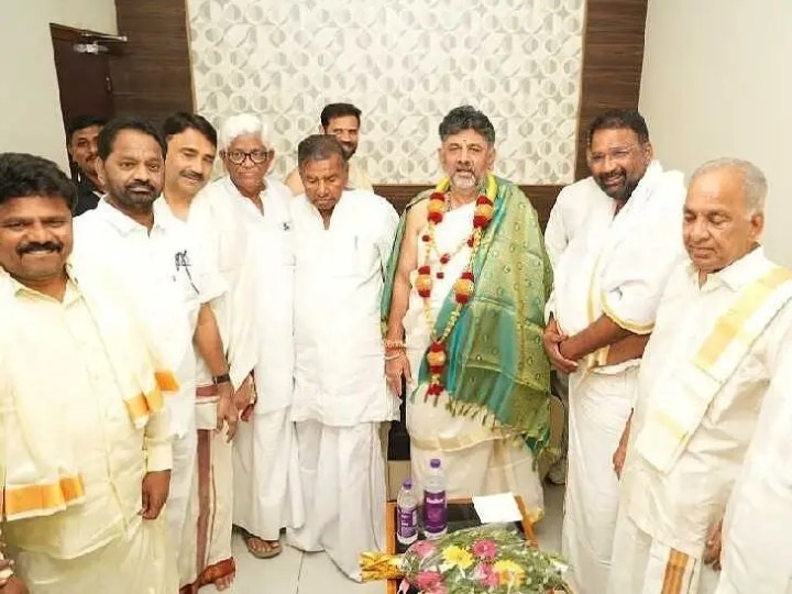 రాఘవేంద్ర స్వామిని దర్శించిన మంత్రులు