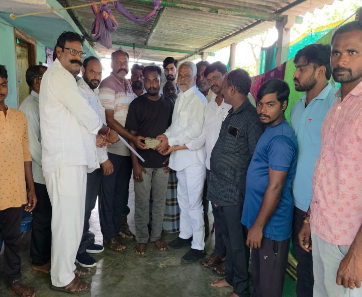 ‘బాధిత కుటుంబానికి ఆర్థిక సహాయం అందజేత’