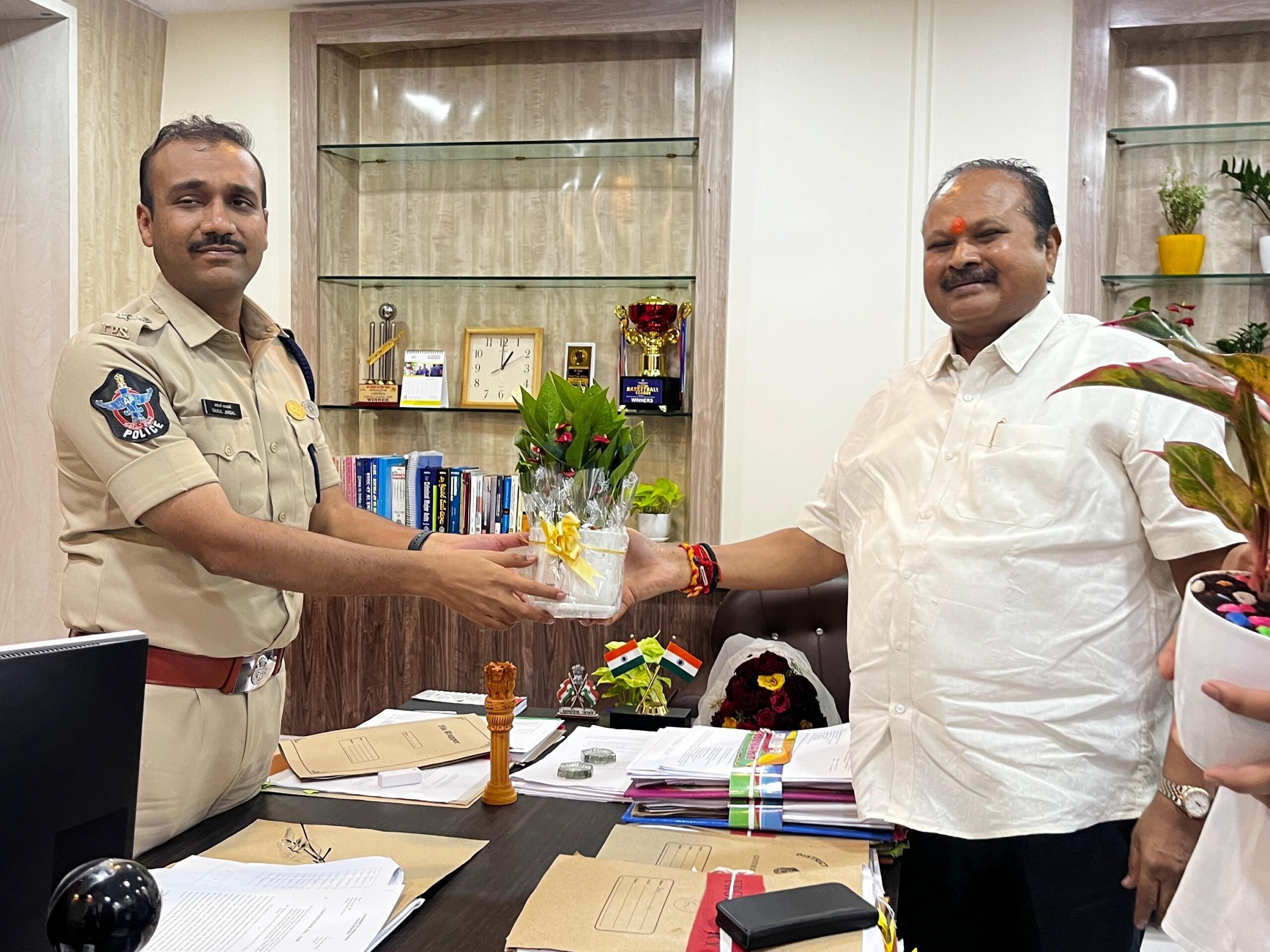 నూతన ఎస్పీకి కన్నా లక్ష్మీనారాయణ శుభాకాంక్షలు