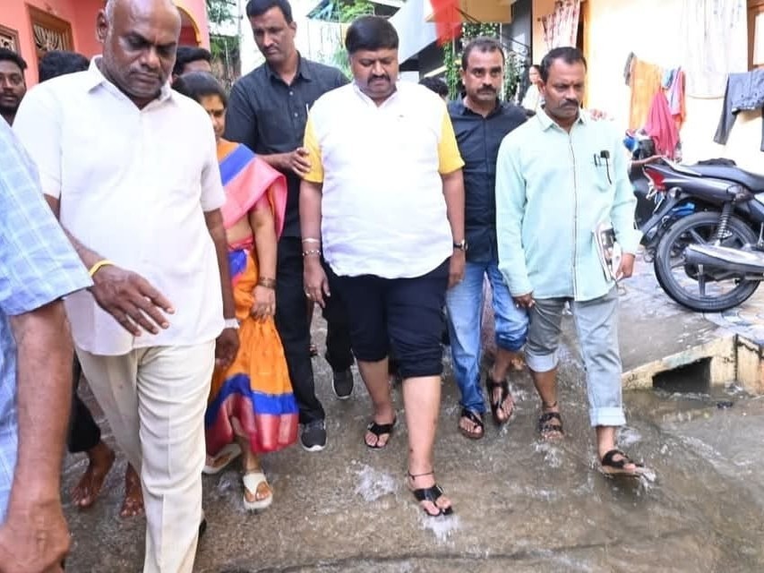 నీటిని మళ్ళించేందుకు చర్యలు తీసుకోండి: MLA