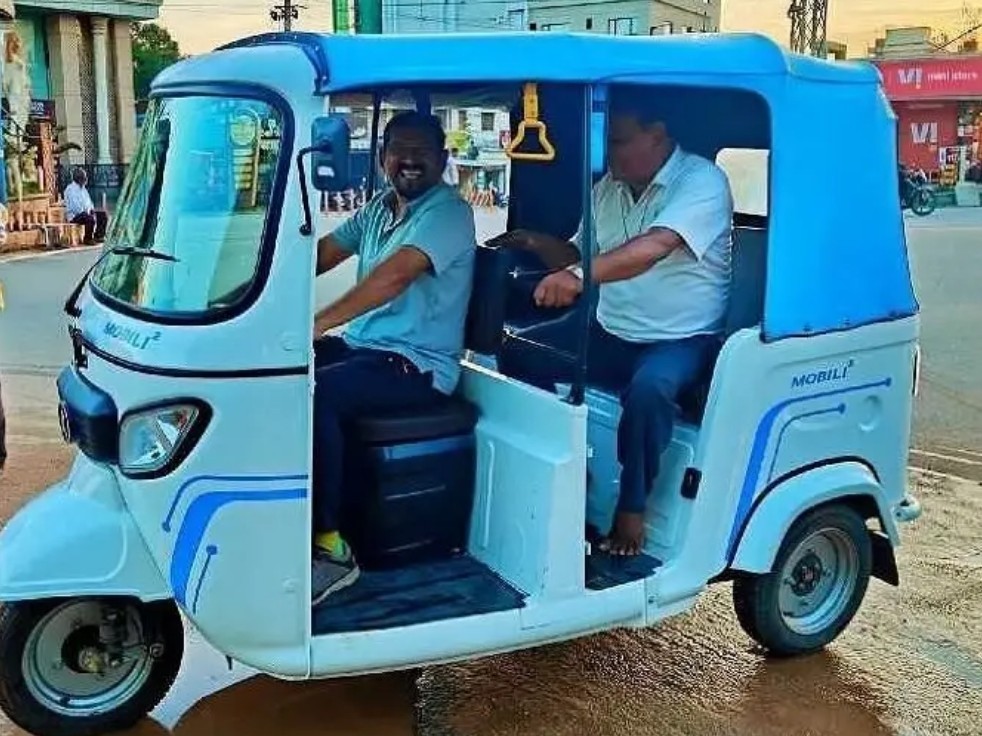 నల్లగొండ పట్టణంలో తొలి ఎలక్ట్రిక్ ఆటో సేవలు