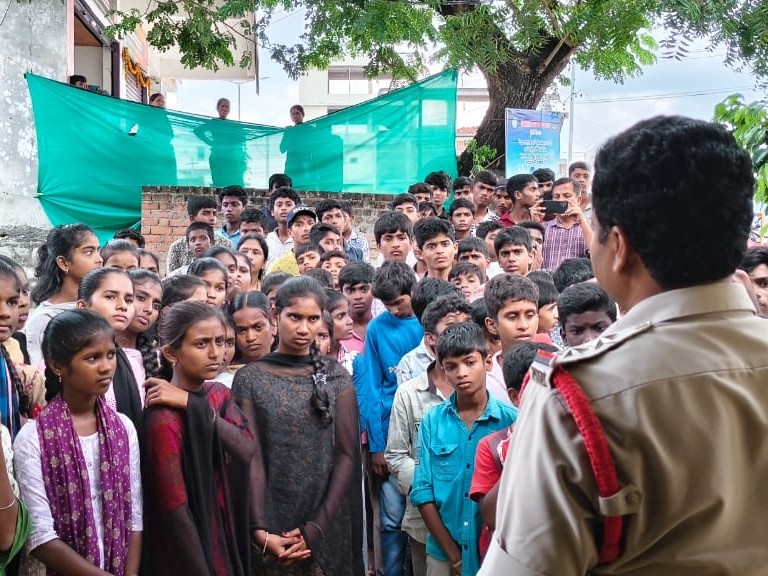 బాలల చట్టాలపై విద్యార్థులకు అవగాహన