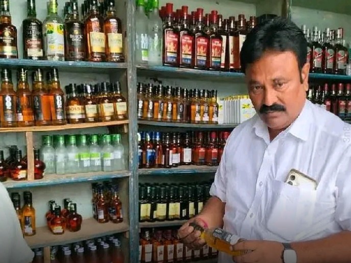 నందికొట్కూరులో వైన్ షాపులో ఎమ్మెల్యే తనిఖీ