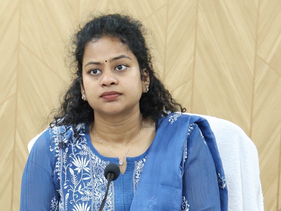 ‘జిల్లాలో షెడ్యూల్ ప్రకారం రీసర్వే పూర్తి చేయాలి’