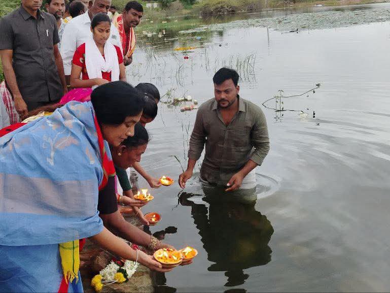 గంగపూజలో పాల్గొన్న ఎమ్మెల్యే పరిటాల సునీత