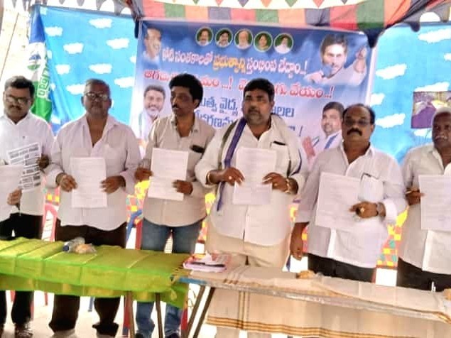 పెదనందిపాడులో సంతకాల సేకరణ