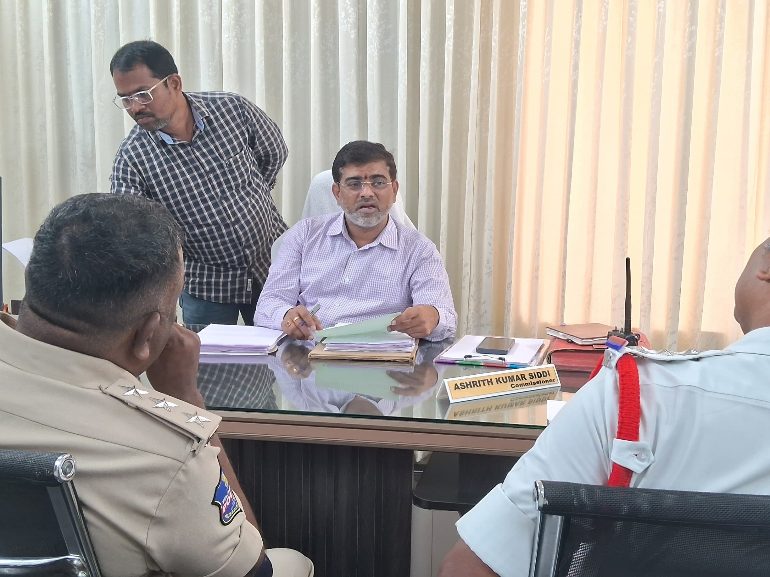 ‘ట్రాఫిక్ సమస్యలను తొలగించాలి’
