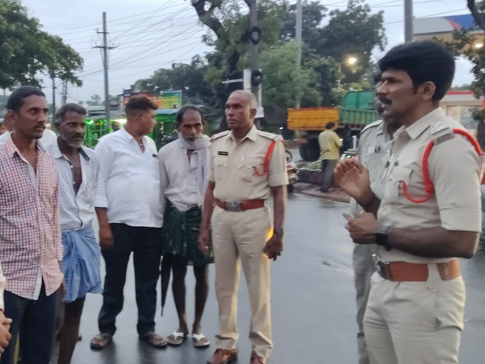 చందోలులో వాహనాల తనిఖీ