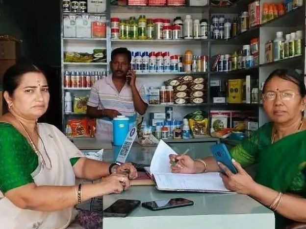పర్టిలైజర్ షాపులను తనిఖీ చేసిన జిల్లా అధికారి