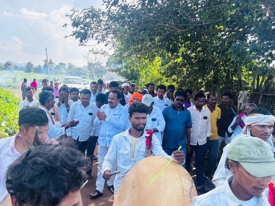 గాదిగూడలో పర్యటించిన ఎంపీ