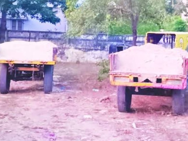 ఇసుక ట్రాక్టర్లు పట్టివేత…
