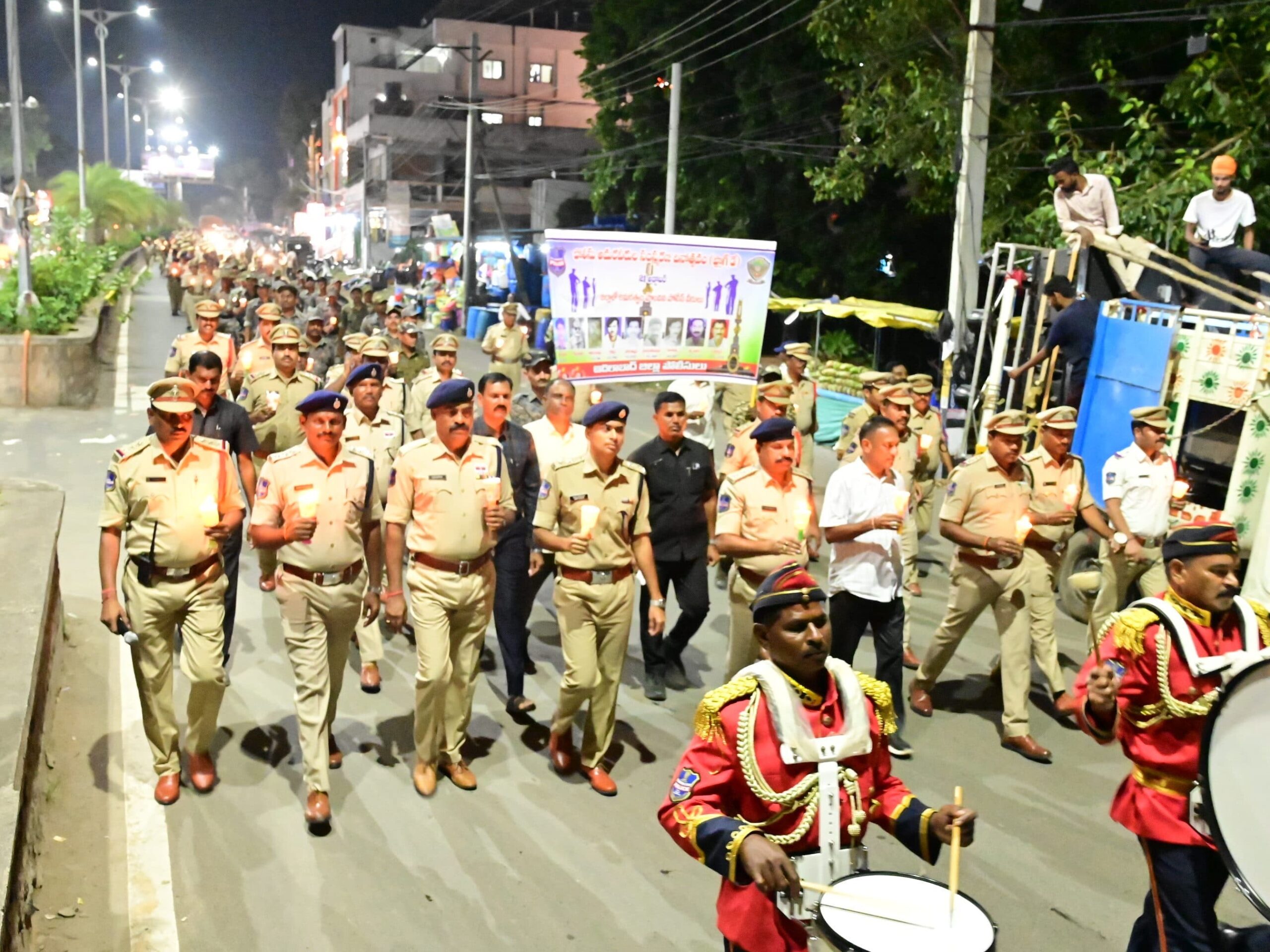 ‘జిల్లా పోలీస్ ఆధ్వర్యంలో భారీ క్యాండిల్ ర్యాలీ నిర్వహణ’