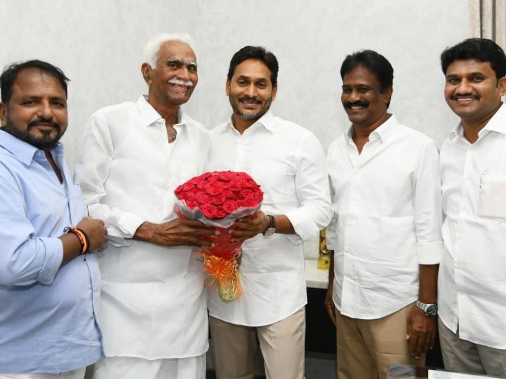 మాజీ సీఎం జగన్‌ను కలిసిన సాకే శైలజానాథ్