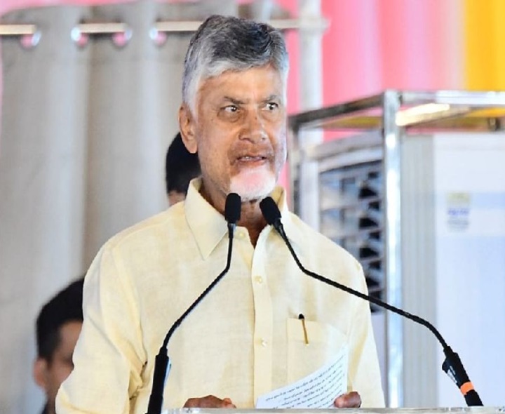 దుబాయ్ రోడ్ షోలో చంద్రబాబు