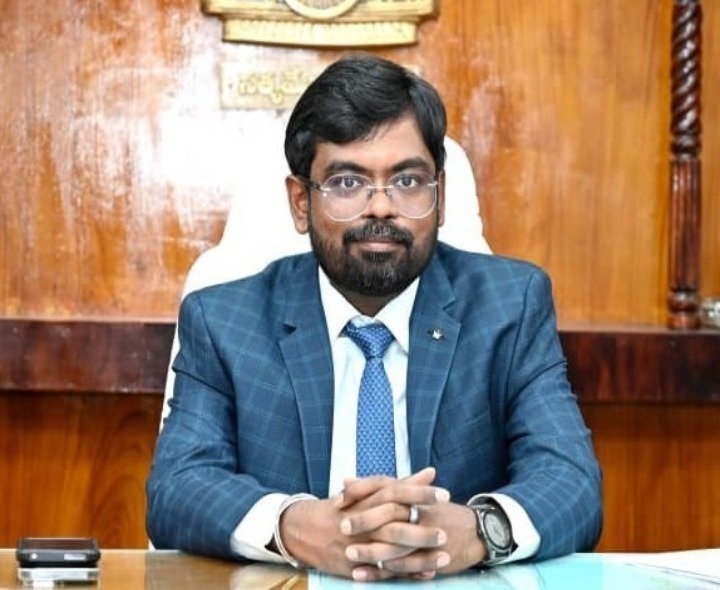 జిల్లా వ్యాప్తంగా పాఠశాలలకు సెలవు