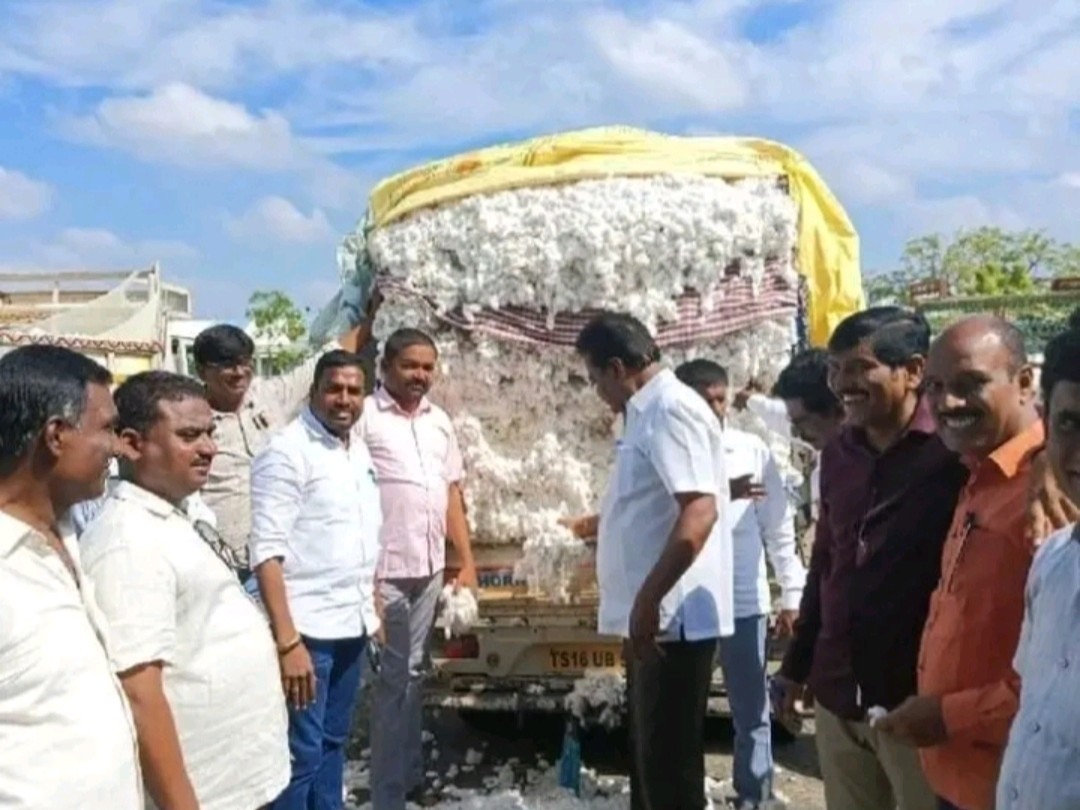 జమ్మికుంట మార్కెట్‌లో క్రయవిక్రయాలు ప్రారంభం