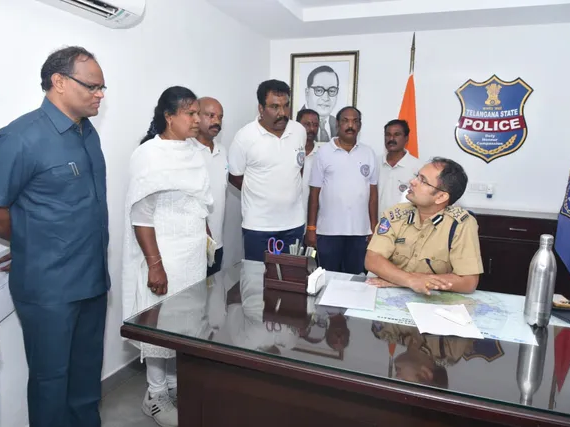 సాంస్కృతిక కార్యక్రమాలతో ప్రజల్లో చైతన్యం తీసుకురావాలి: సీపీ