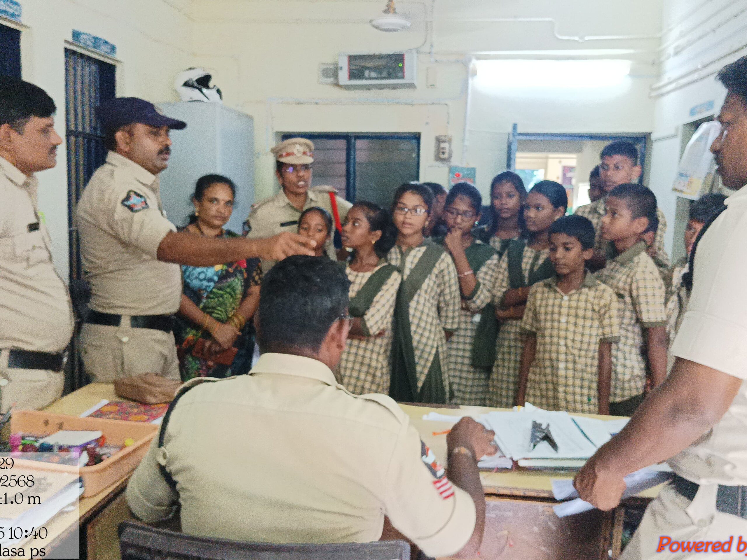 పోలీస్ స్టేషన్లో ఓపెన్ హౌస్ కార్యక్రమం
