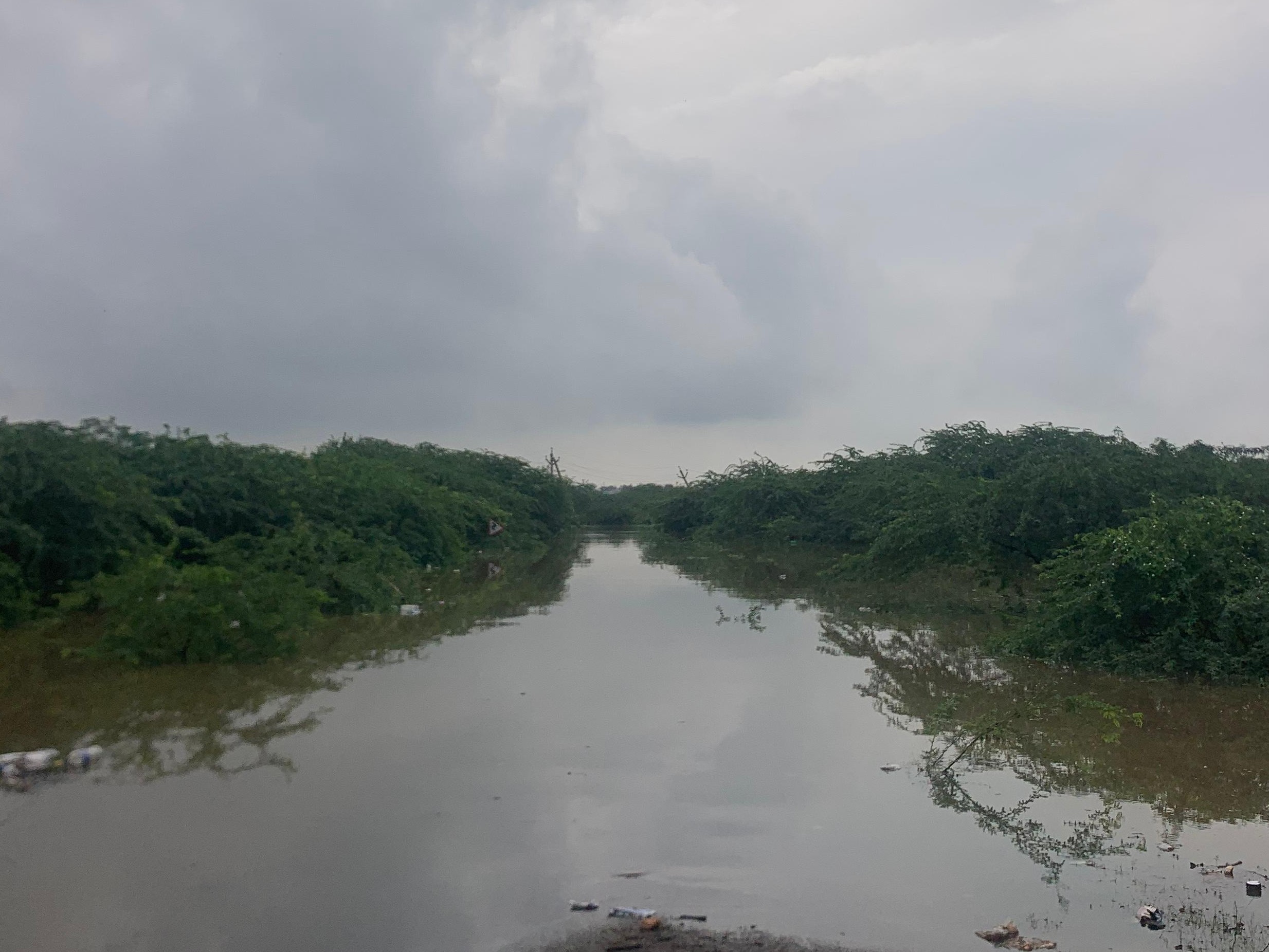 జలదిగ్బంధంలో తిప్పగుంటపాలెం గ్రామం