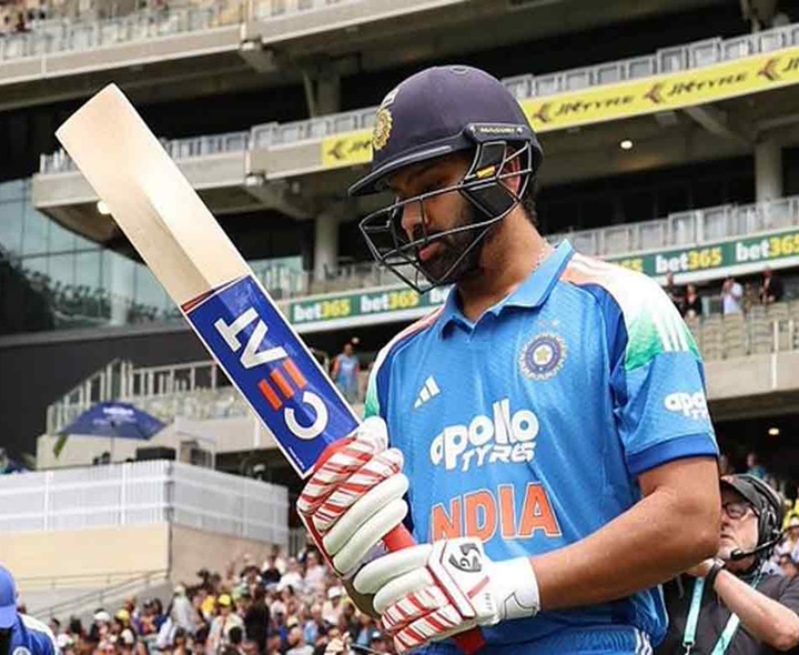 రెండో వన్డే.. రోహిత్‌ సంచలనం